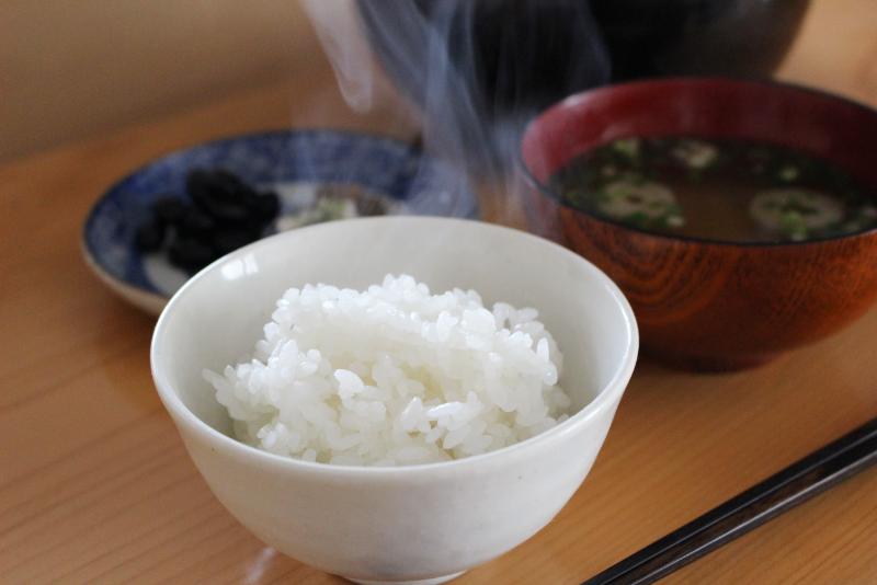 皇室献上米を食べる