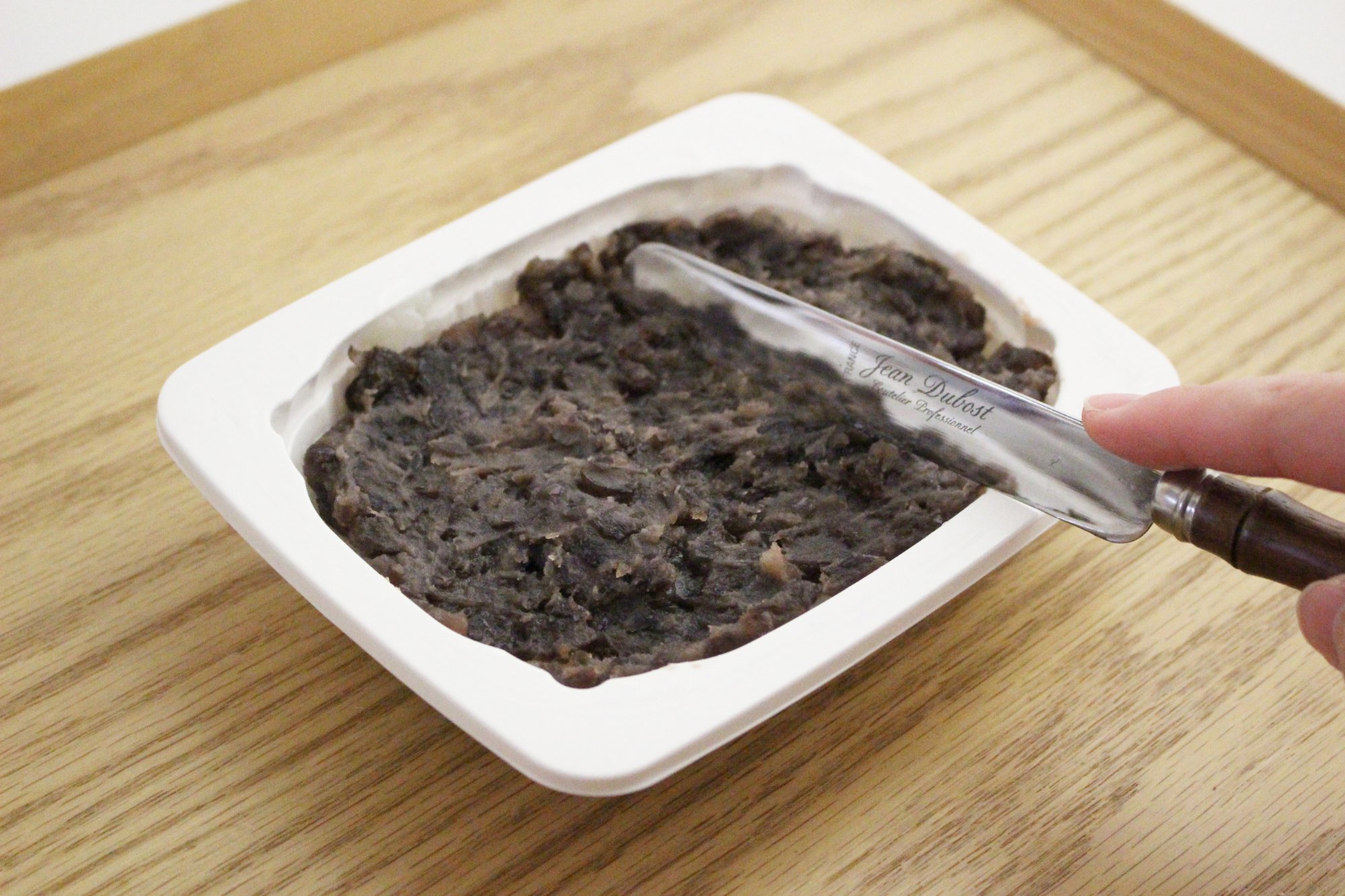 スプーンで食べるおはぎナイフで等分